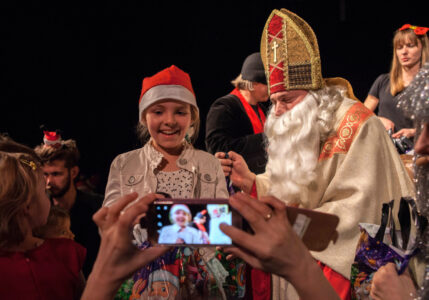 Zaproszenie na Spotkanie ze Świętym Mikołajem oraz spektakl „Ja, Bałwan” w Teatrze Groteska